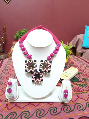 ROSE GLOW NECKLACE