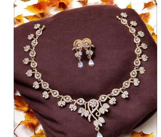 Elegant Floral Necklace &amp; Earring Set