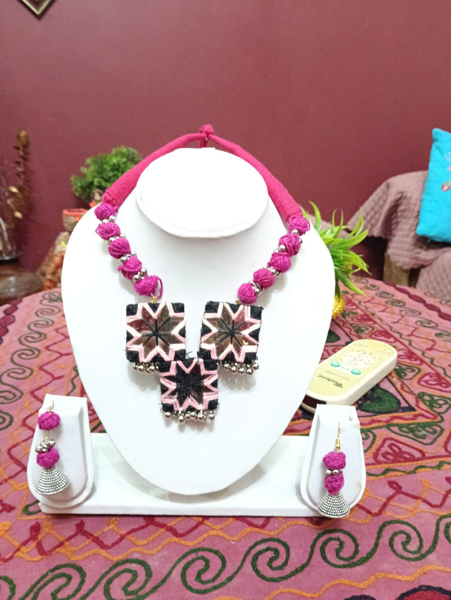 ROSE GLOW NECKLACE